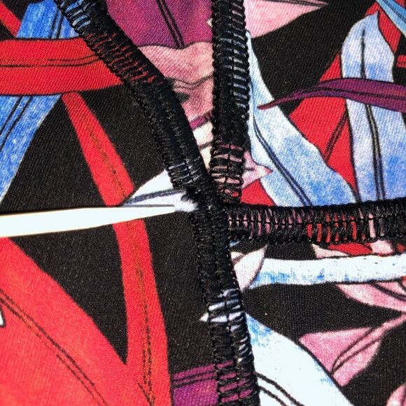 .Lululemon Train Times 7/8 Pant 25" Lush Lillies Multi - Picture 17 of 17